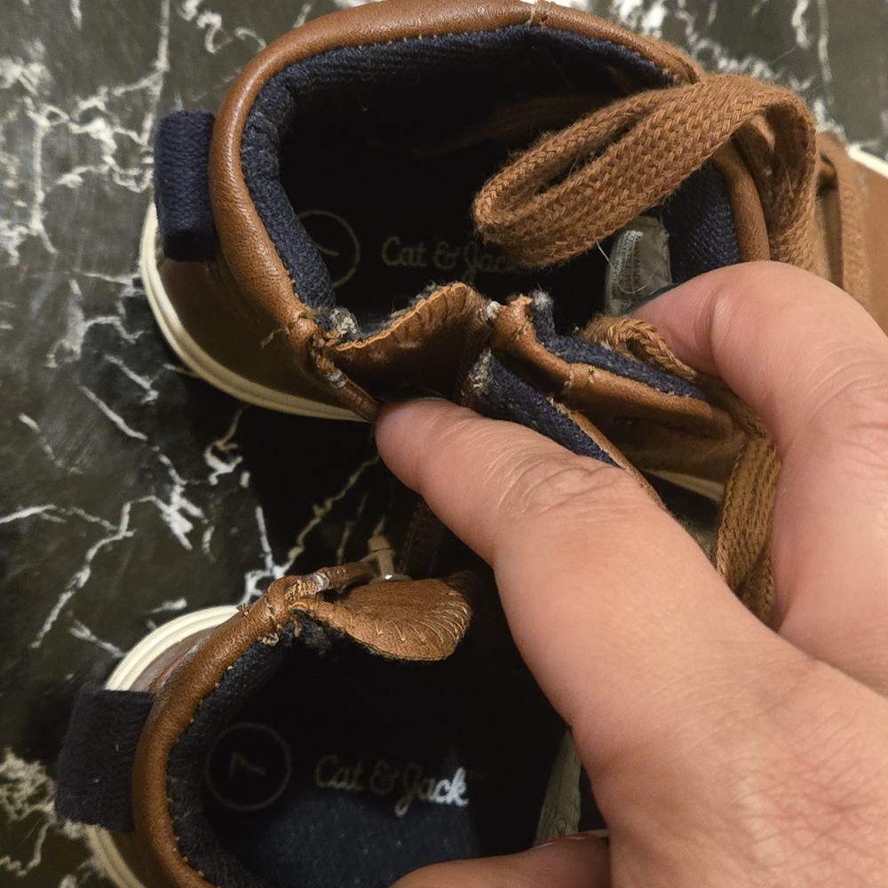 🍒🍒 Cat & Jack Brown Kids High-Top Sneakers - Picture 7 of 9